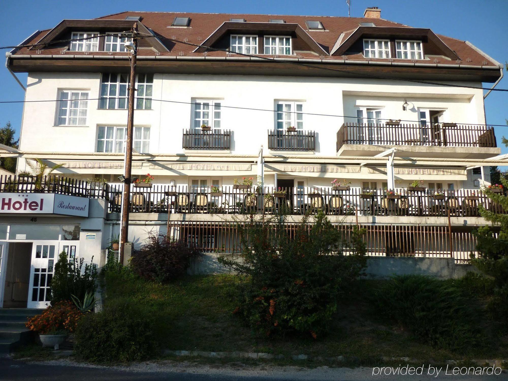 Budai Hotel Boedapest Buitenkant foto