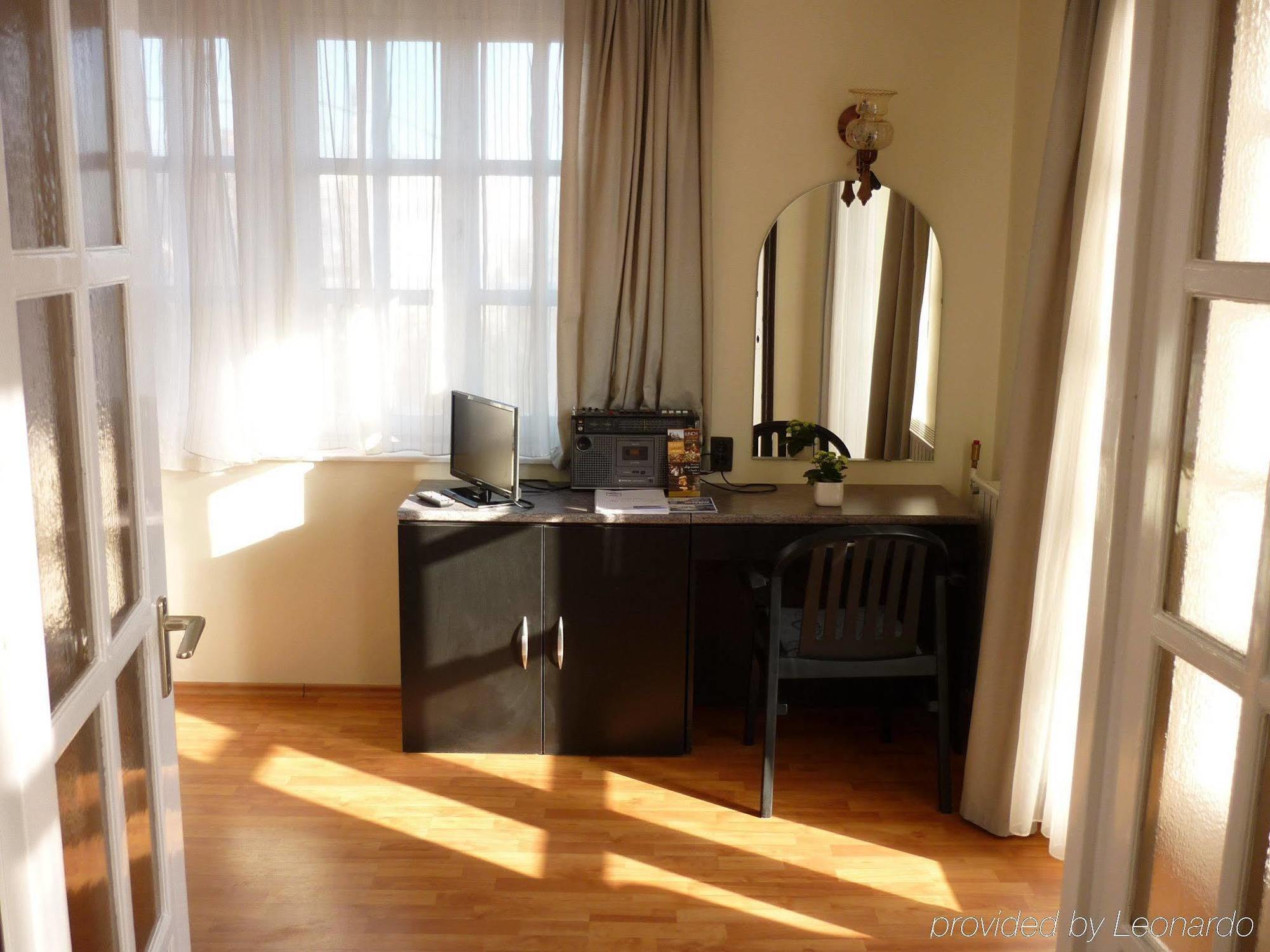 Budai Hotel Boedapest Buitenkant foto