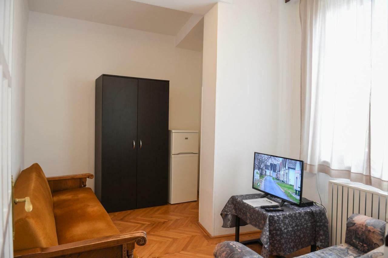 Budai Hotel Boedapest Buitenkant foto