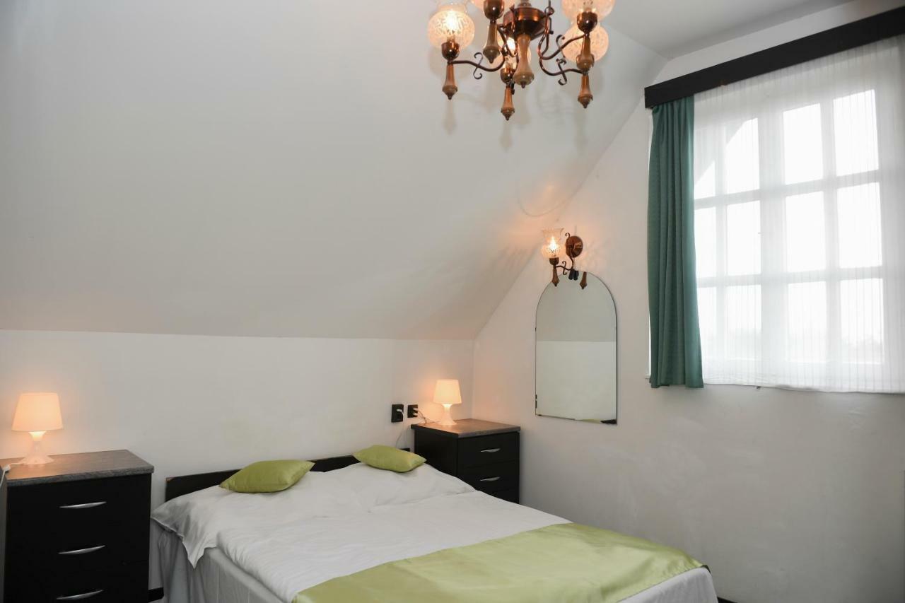 Budai Hotel Boedapest Buitenkant foto