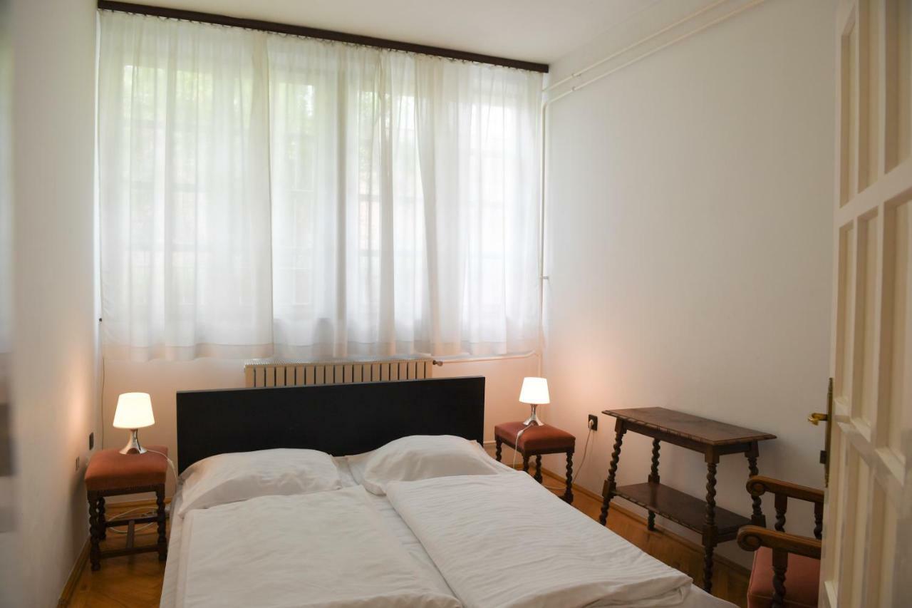 Budai Hotel Boedapest Buitenkant foto